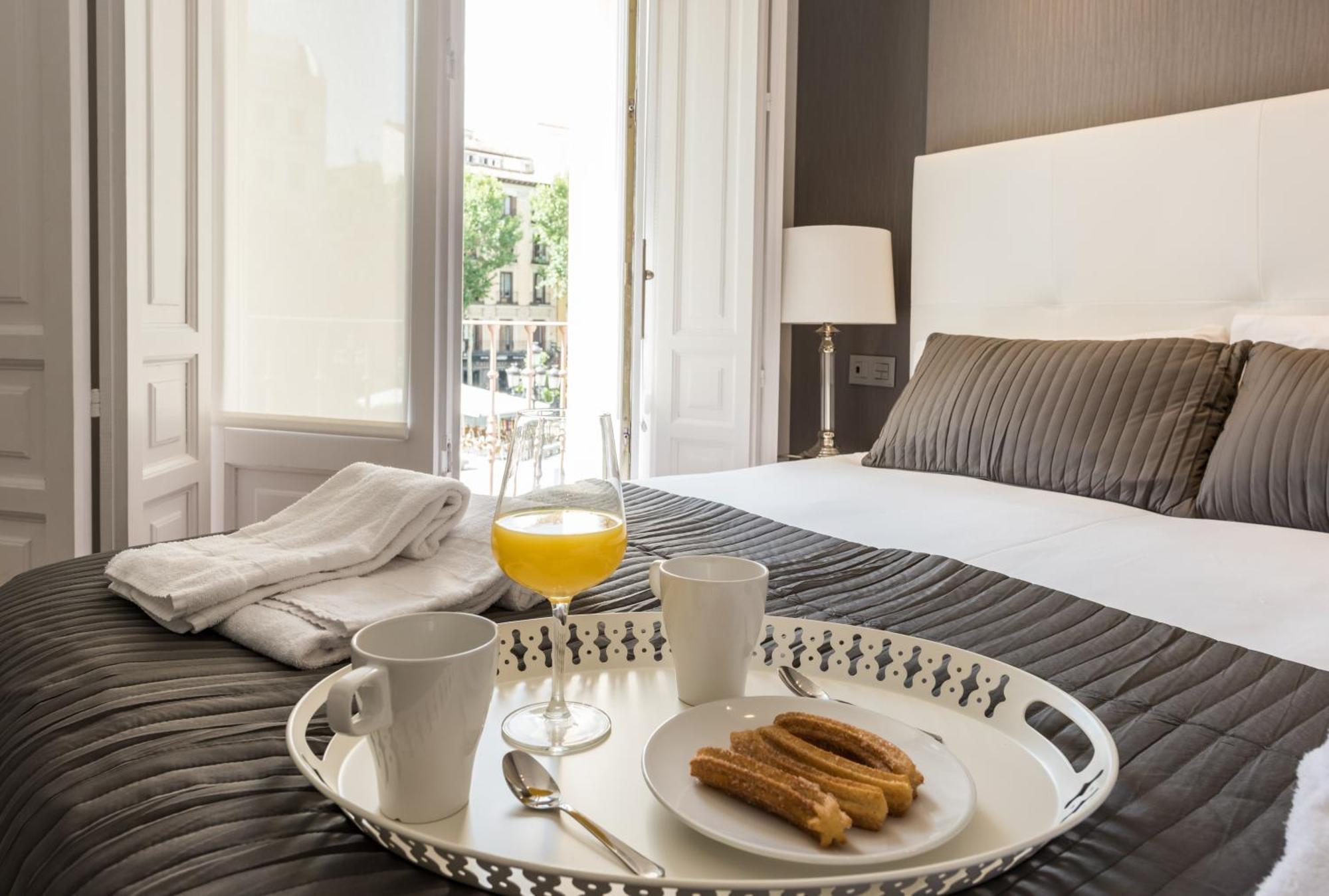 Santa Ana Plaza Appartement Madrid Kamer foto
