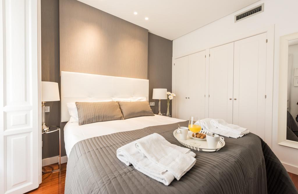 Santa Ana Plaza Appartement Madrid Buitenkant foto